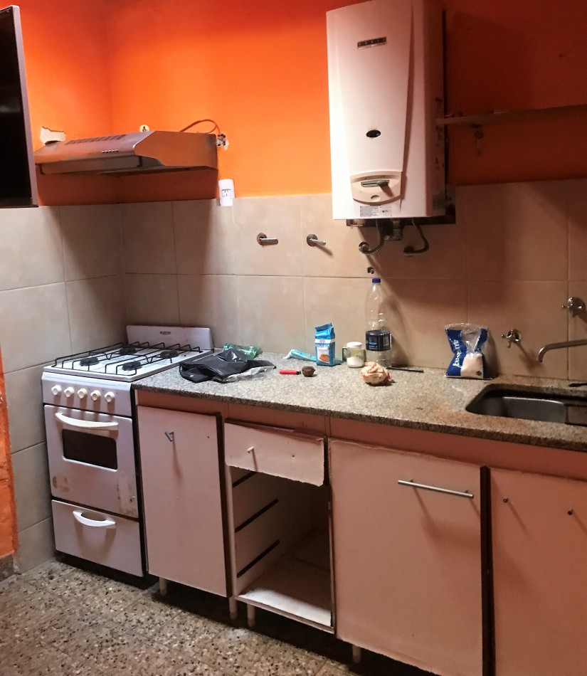 Venta  casa a refaccionar 3 amb  c/cochera y terraza versalles 