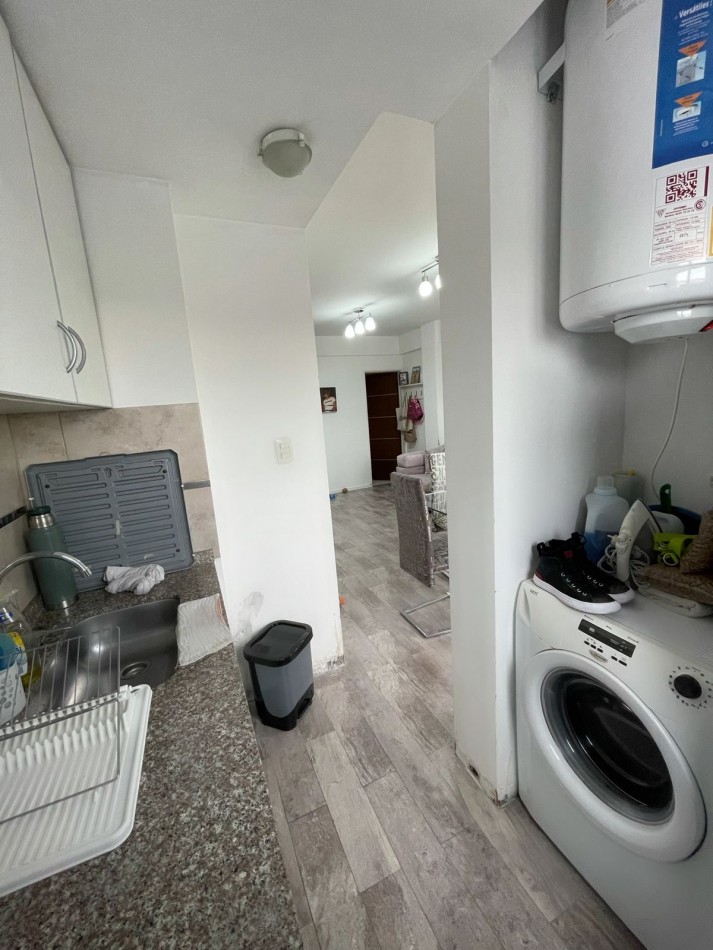 Venta Dpto.  2 amb  Caseros frente con balcon y cochera 