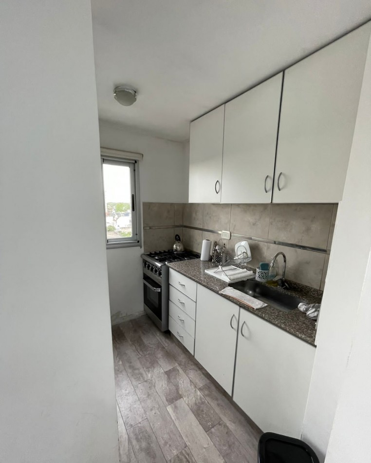 Venta Dpto.  2 amb  Caseros frente con balcon y cochera 