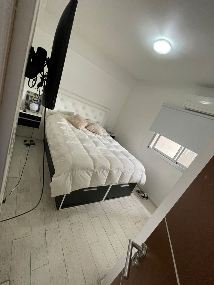 Venta Dpto.  2 amb  Caseros frente con balcon y cochera 