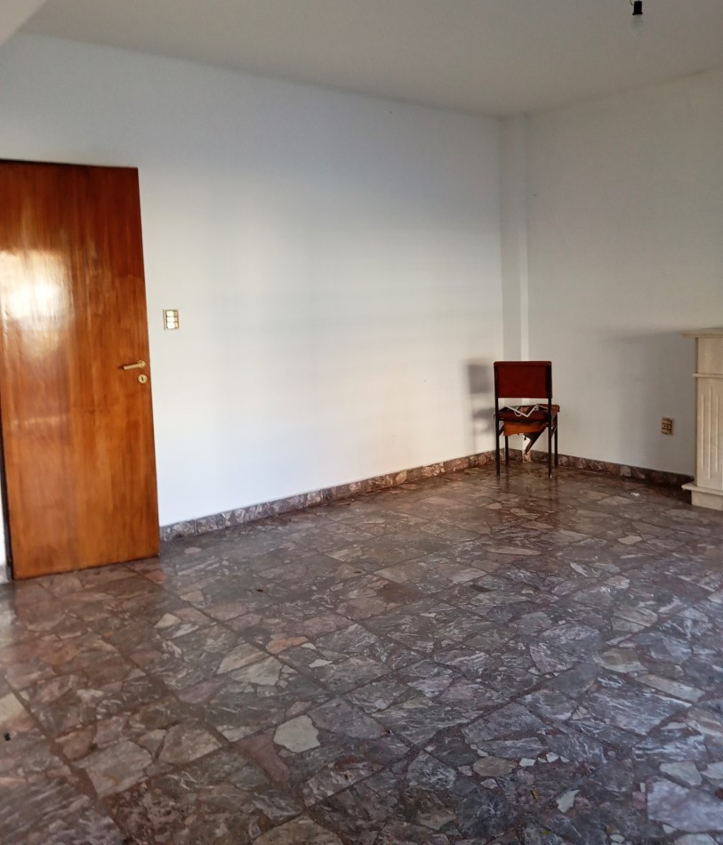 casa  3 amb cochera patio terraza con para refaccionar V. Devoto