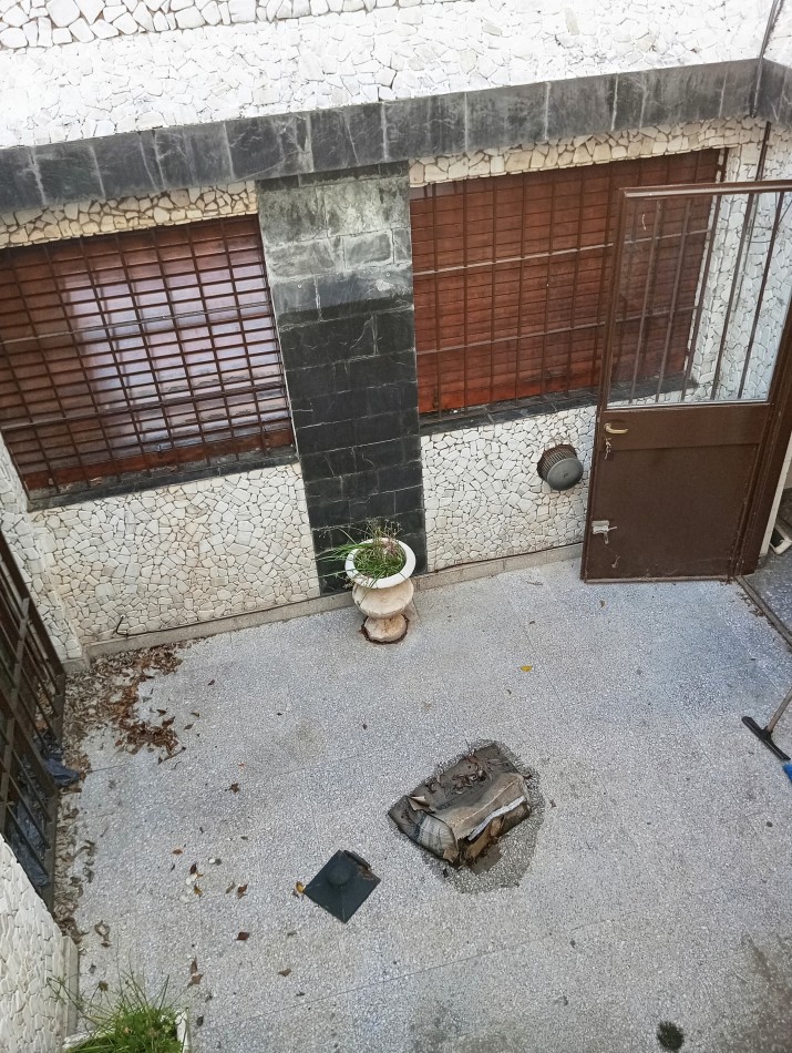 casa  3 amb cochera patio terraza con para refaccionar V. Devoto