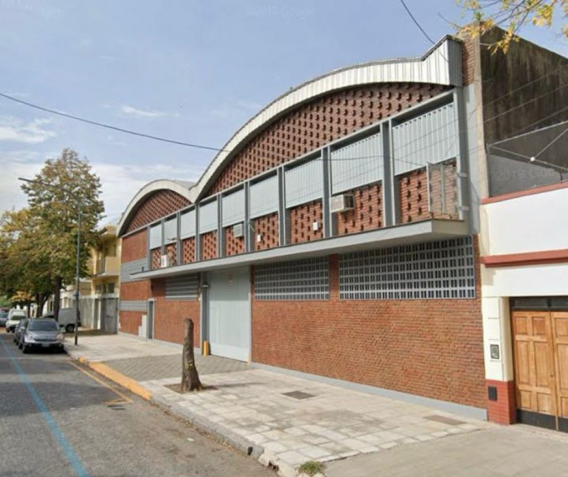 galpon industrial venta 3 lotes de frente por 35 mts de fondo Versailles