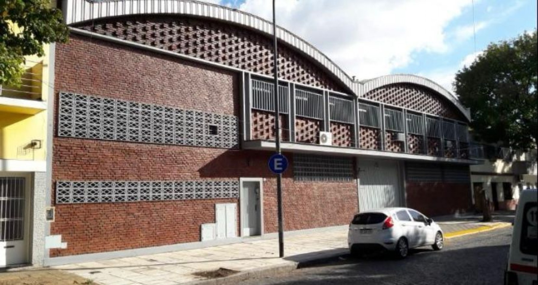 galpon industrial venta 3 lotes de frente por 35 mts de fondo Versailles