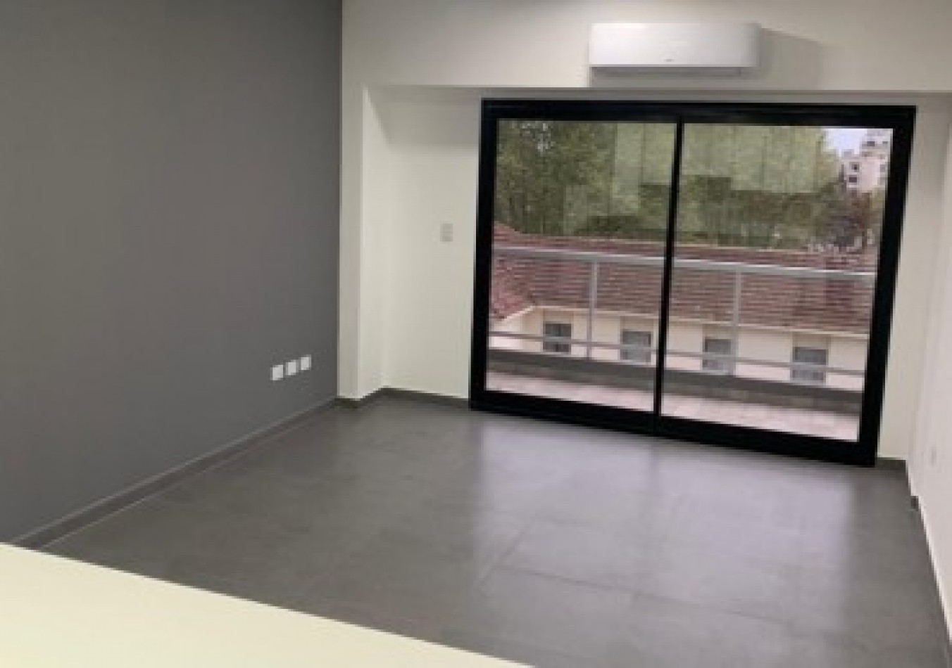 2 amb. amplios con balcon Venta Monte Castro