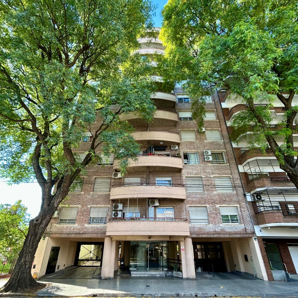 2 Amb. c/cochera Venta Flores